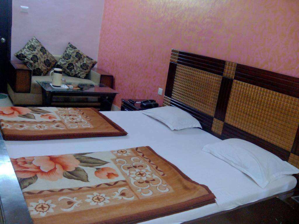 Hotel Rest Inn Lucknow Zimmer foto